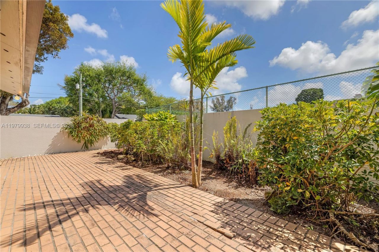 7010 SW 66th Ave , Unit 25, South Miami, FL 33143 Photo