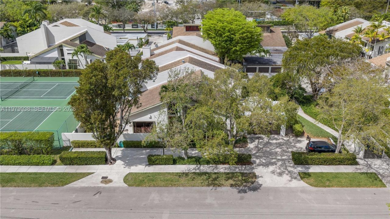 7010 SW 66th Ave , Unit 25, South Miami, FL 33143 Photo