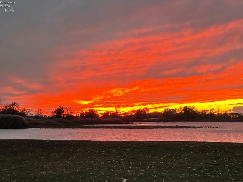 47 River Sunset Blvd. (Unit 10), Fremont, OH 43420 Photo 2