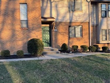 22 Oakwood Court, Springdale, OH 45246