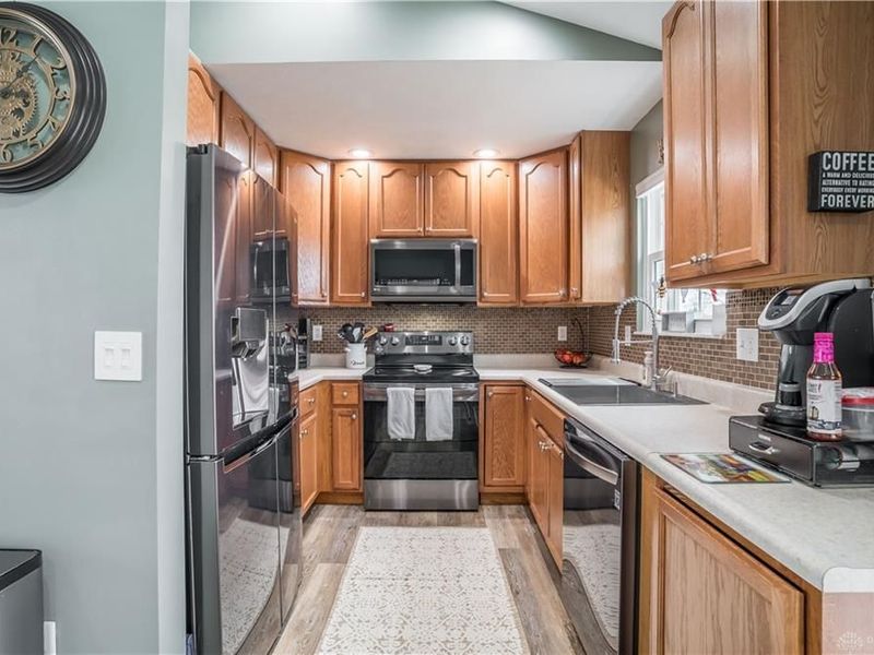 1445 Runnymeade Way, Beavercreek Township, OH 45385 Photo 9