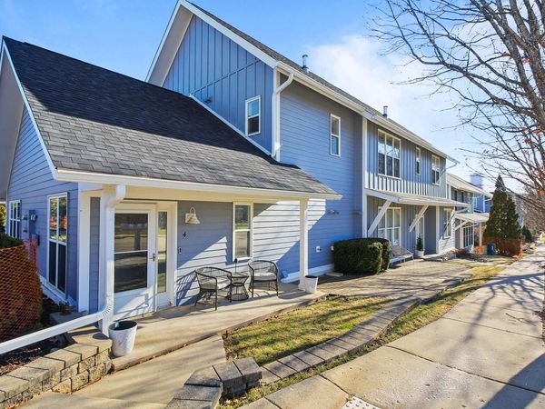 453 Mill STREET, Unit 802, Fontana, WI 53125