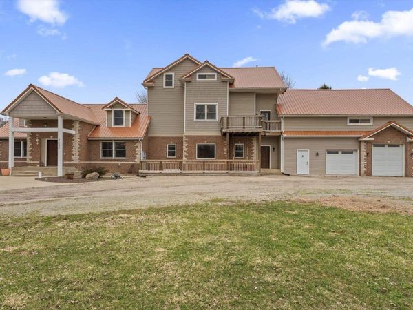 7692 N Emery Road, Rolling Prairie, IN 46371