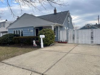 20 Peacock Lane  Levittown, NY 11756