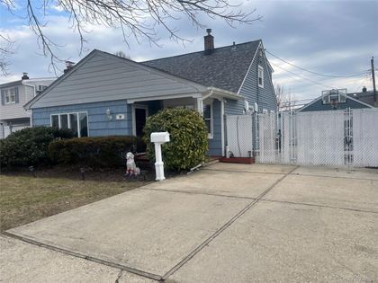 20 Peacock Lane Levittown, NY 11756
