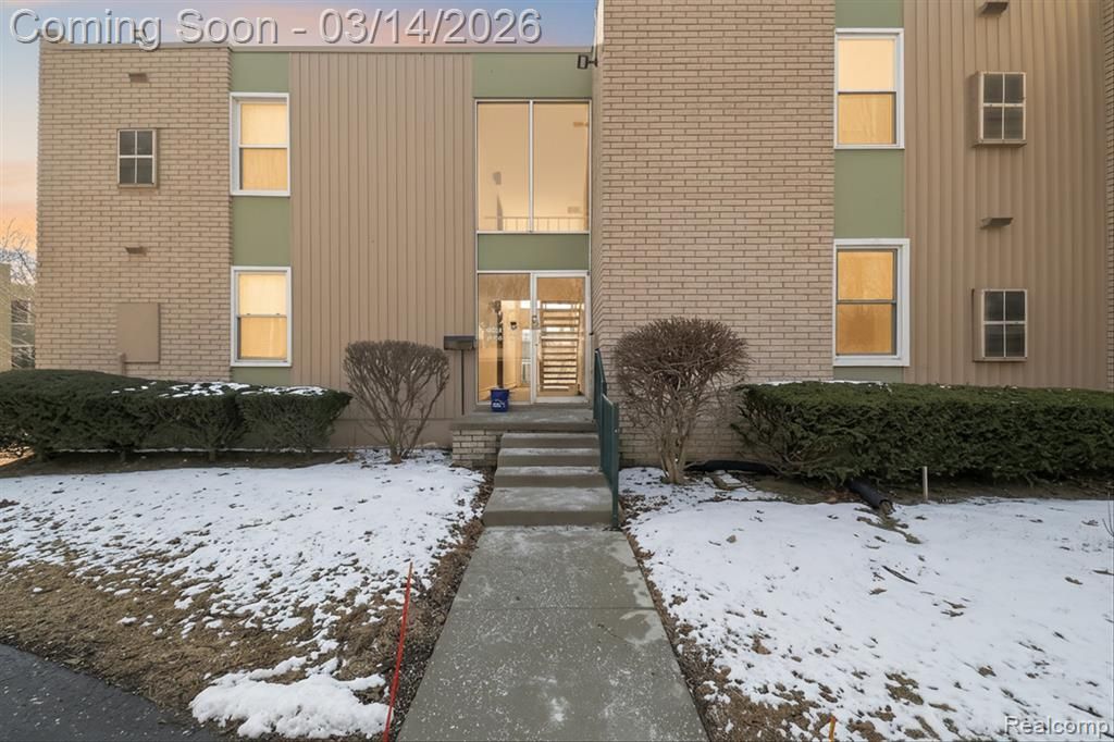 32989 Fargo Street, Livonia, MI 48152 Main Photo