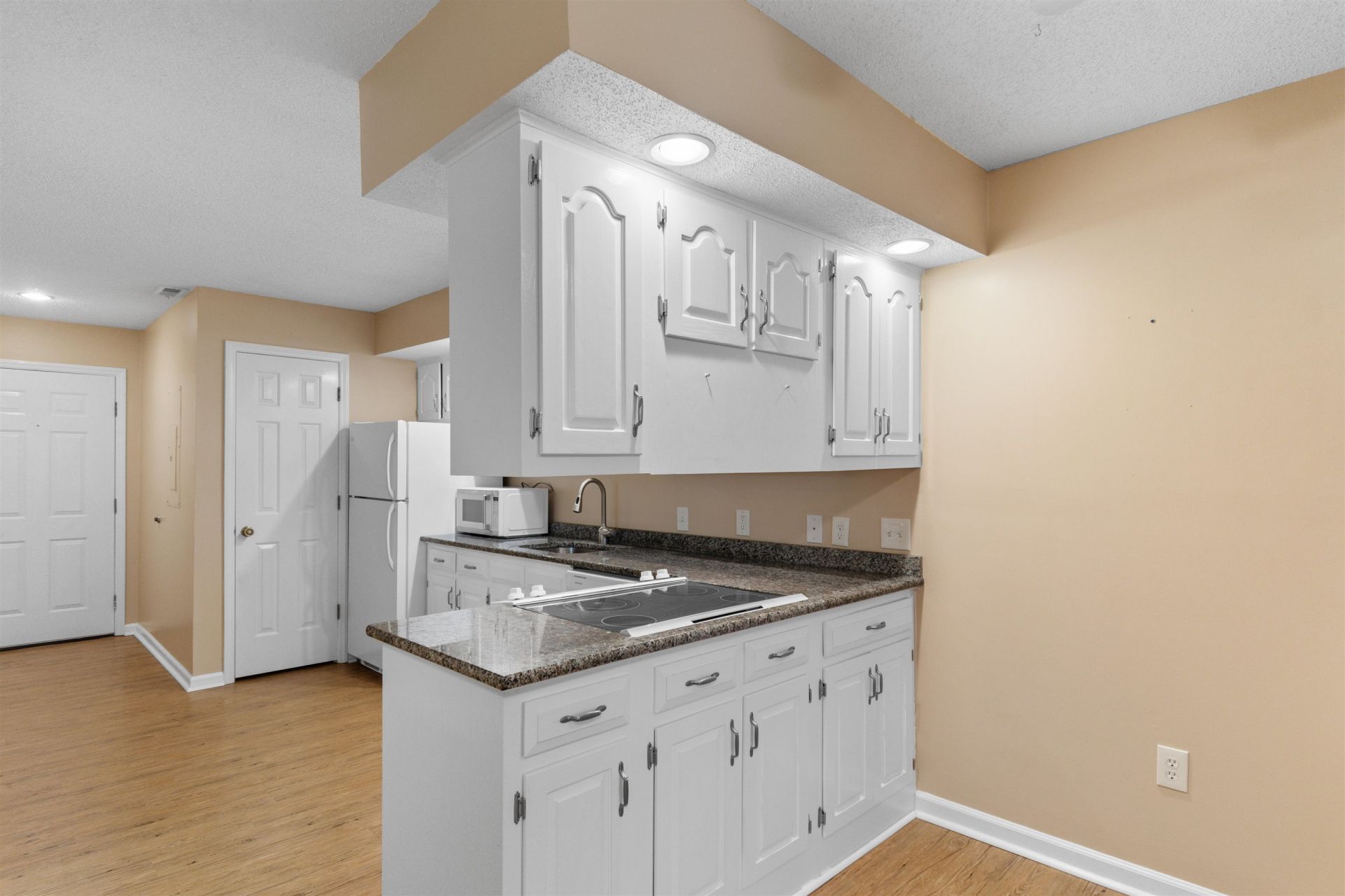 4226 Pinehurst Circle Photo 10