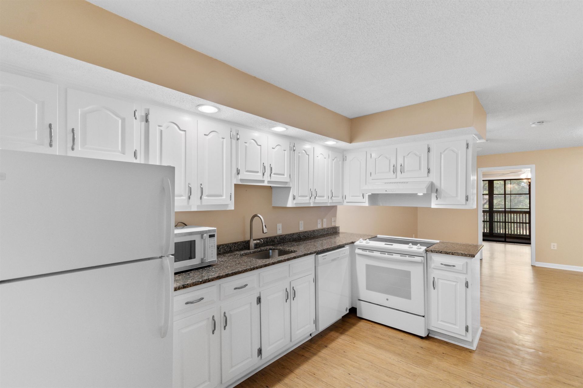 4226 Pinehurst Circle Photo 6