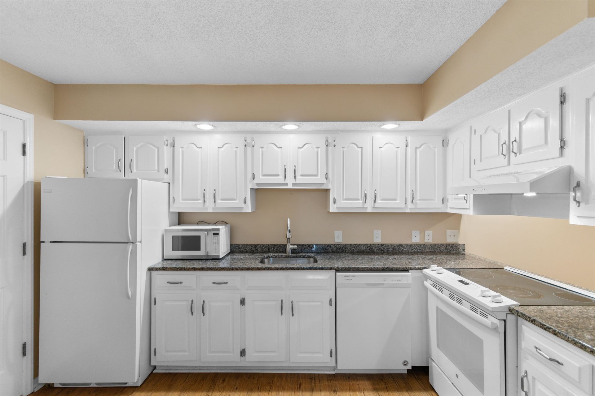 4226 Pinehurst Circle Photo 7