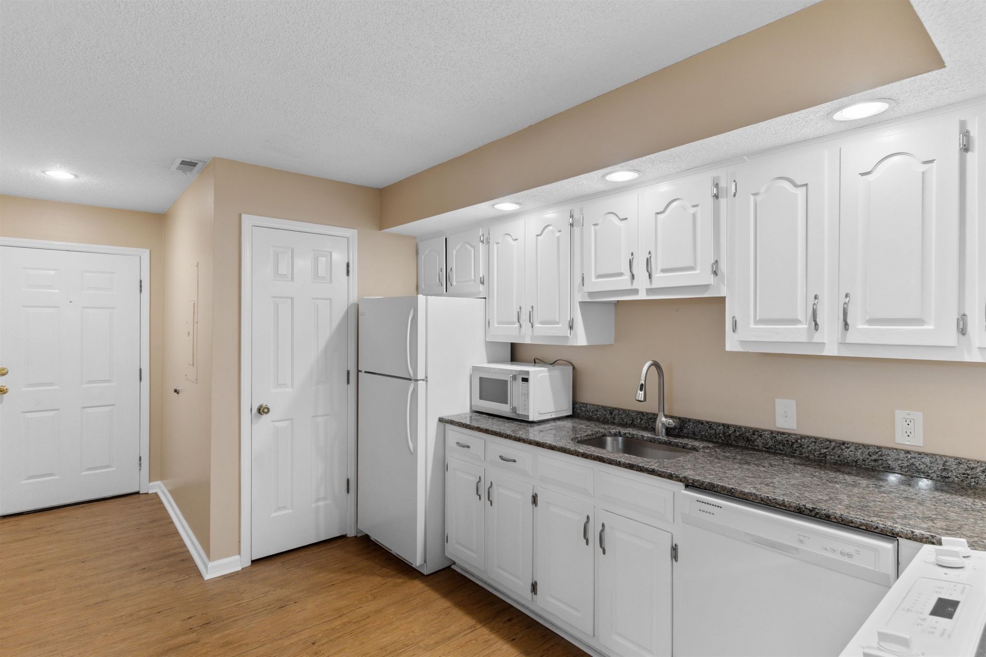 4226 Pinehurst Circle Photo 8