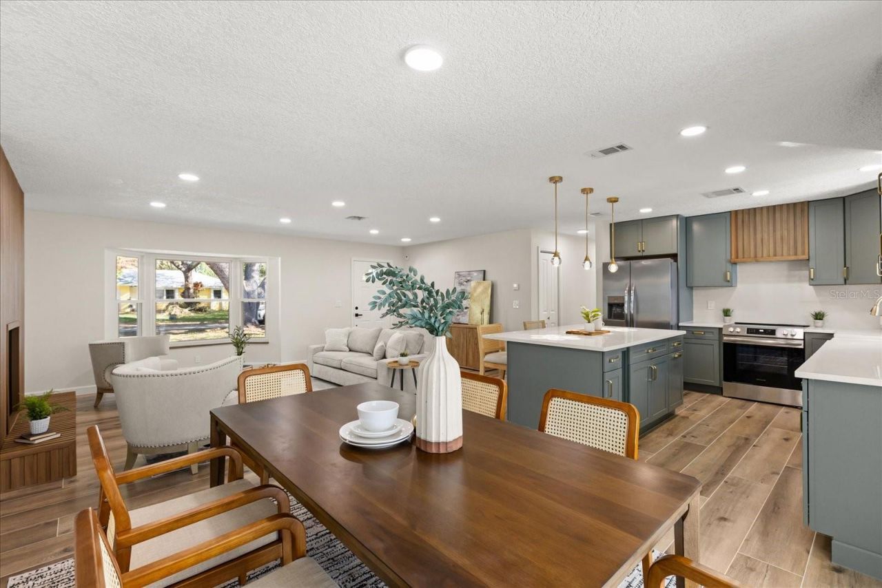 310 E Gulley Avenue , Oakland, FL 34760 Photo