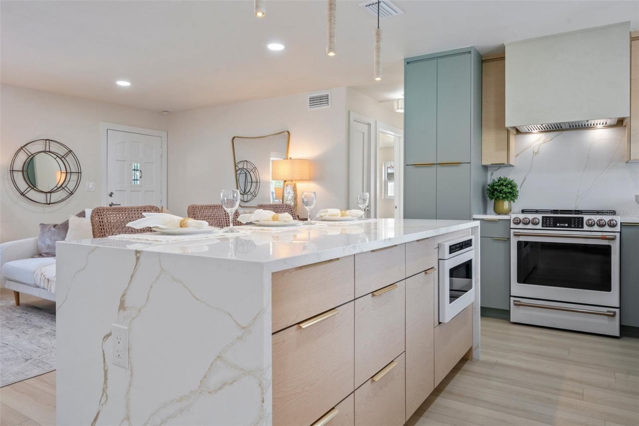 243 45th Avenue Ne, Saint Petersburg, FL 33703 Photo