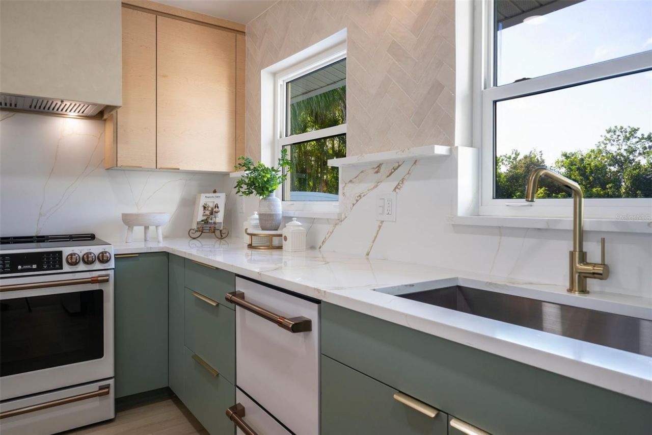 243 45th Avenue Ne, Saint Petersburg, FL 33703 Photo