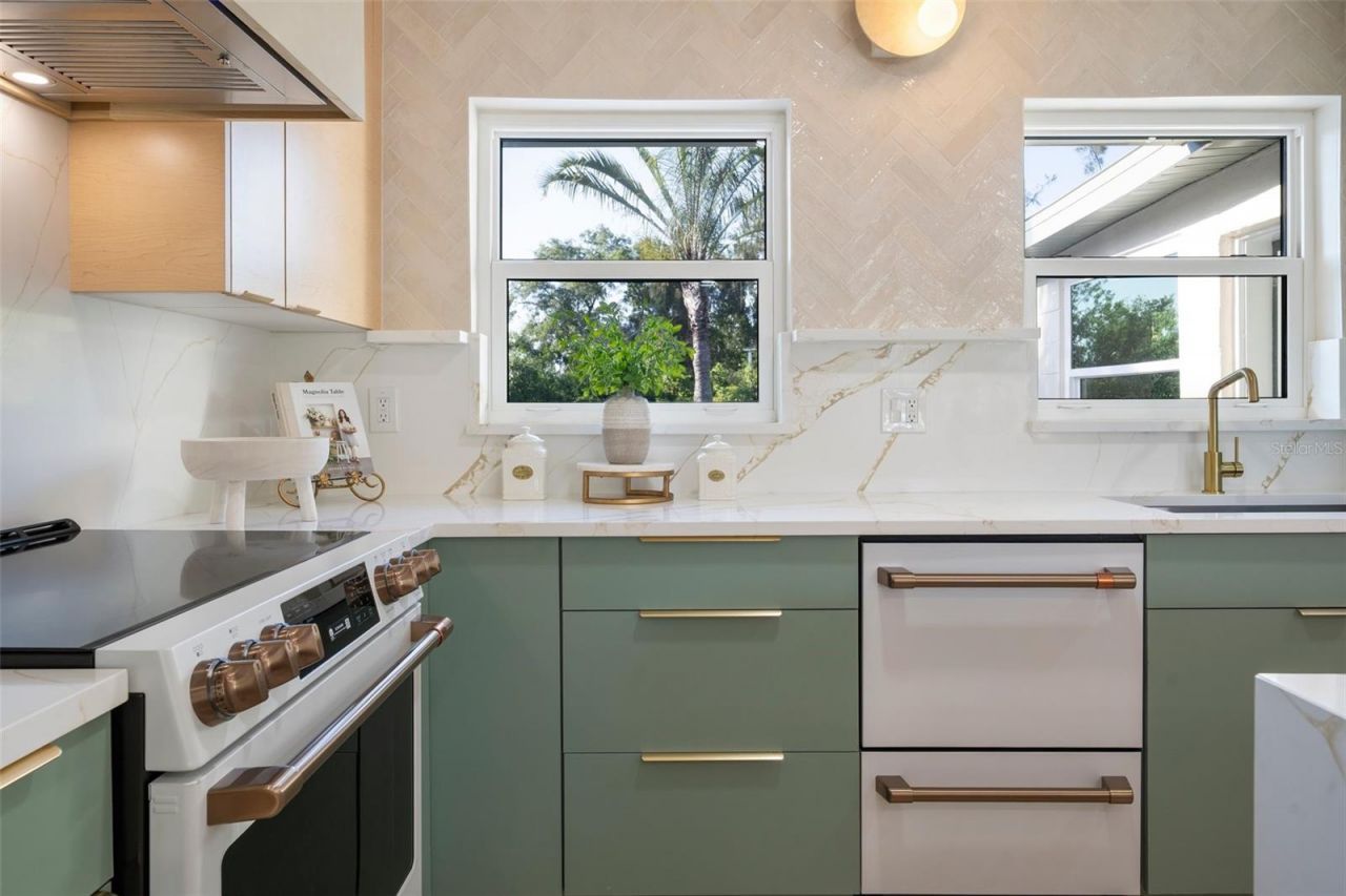 243 45th Avenue Ne, Saint Petersburg, FL 33703 Photo