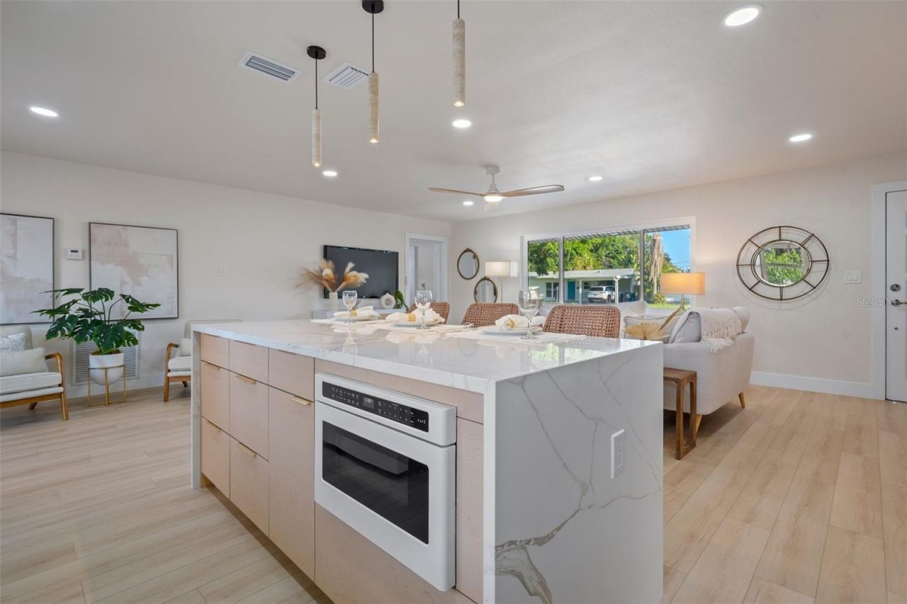 243 45th Avenue Ne, Saint Petersburg, FL 33703 Photo