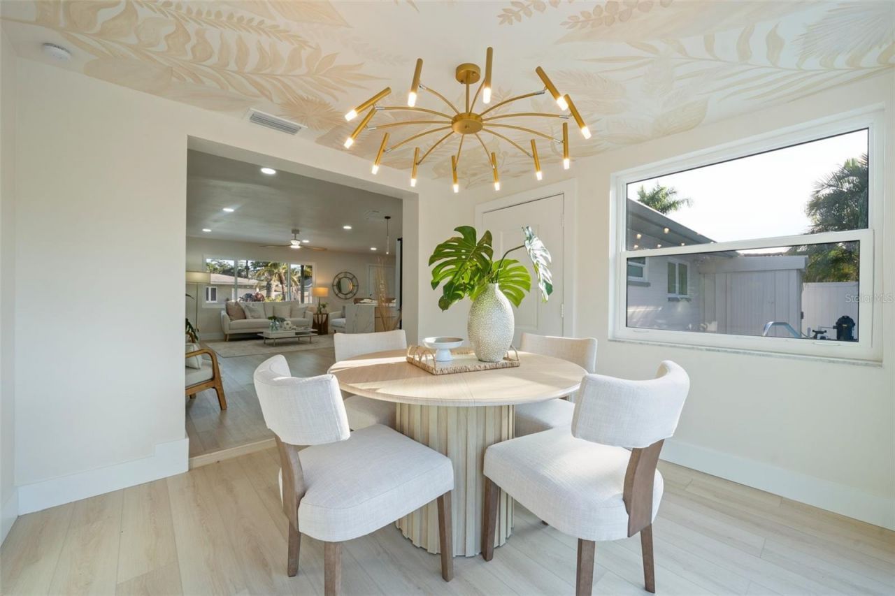 243 45th Avenue Ne, Saint Petersburg, FL 33703 Photo