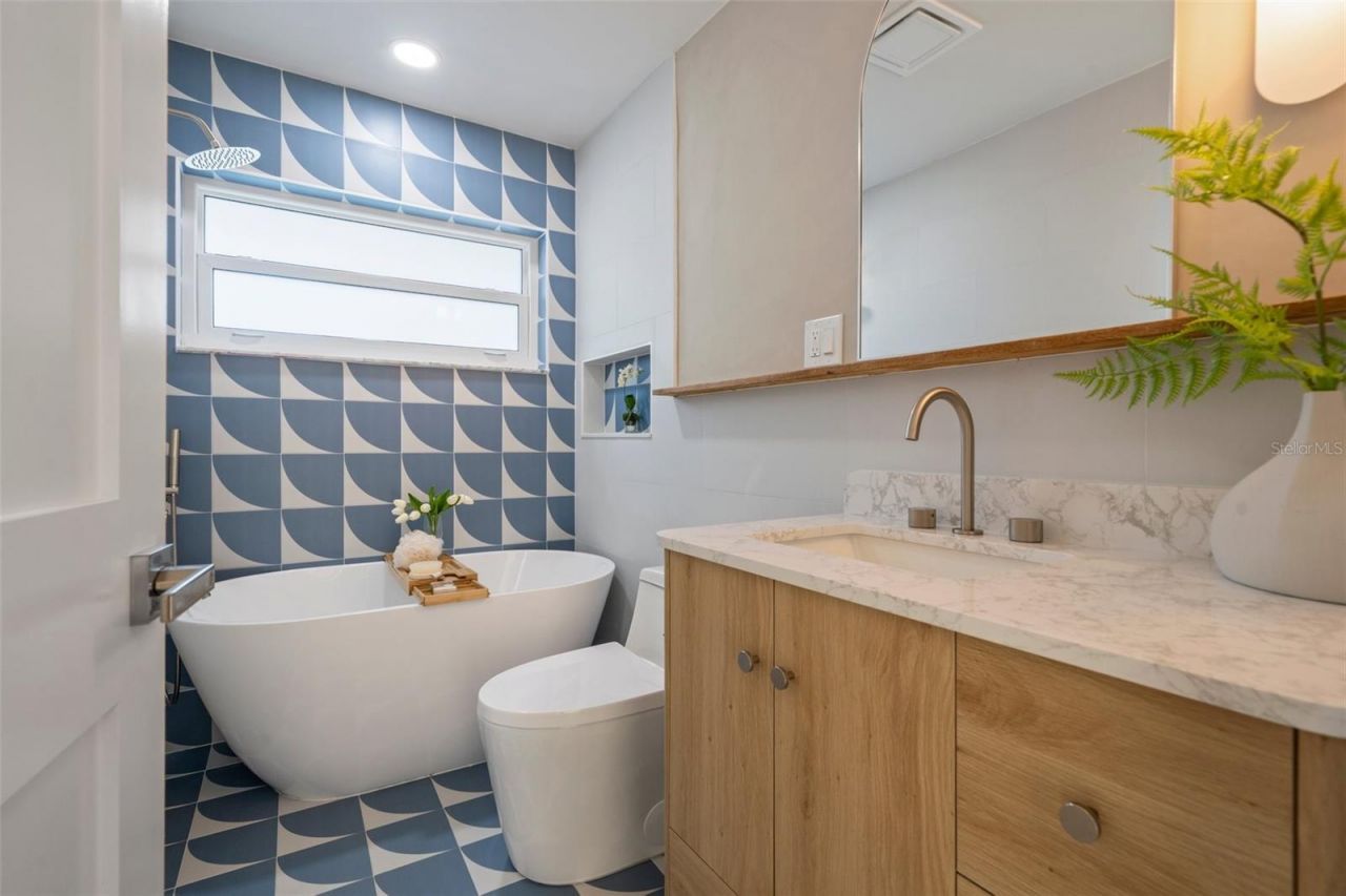 243 45th Avenue Ne, Saint Petersburg, FL 33703 Photo