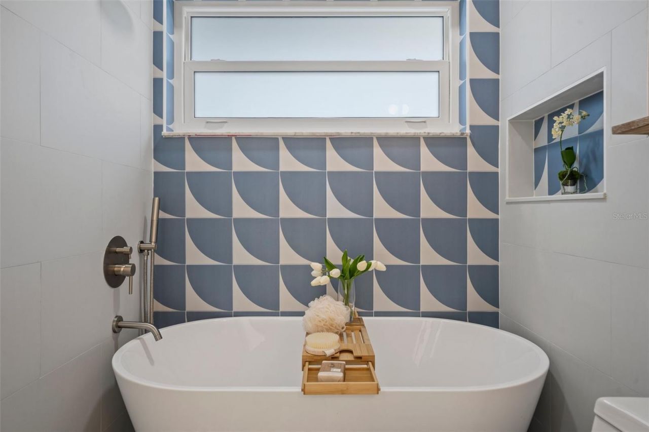 243 45th Avenue Ne, Saint Petersburg, FL 33703 Photo