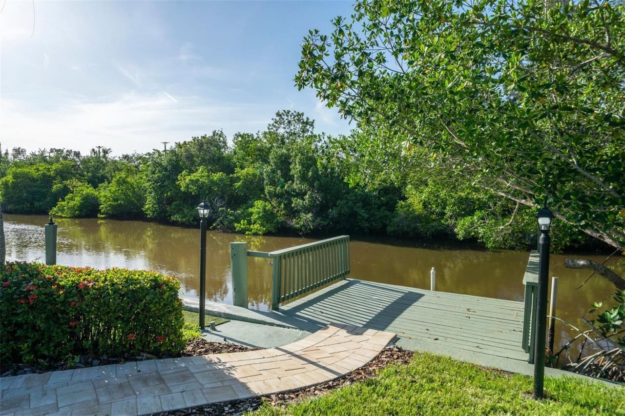 243 45th Avenue Ne, Saint Petersburg, FL 33703 Photo