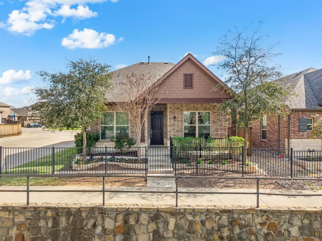 900 Adam Way, Euless, TX 76040 Main Photo