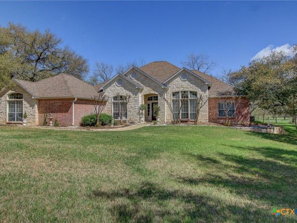 200 Carriage House Road, Salado, TX 76571