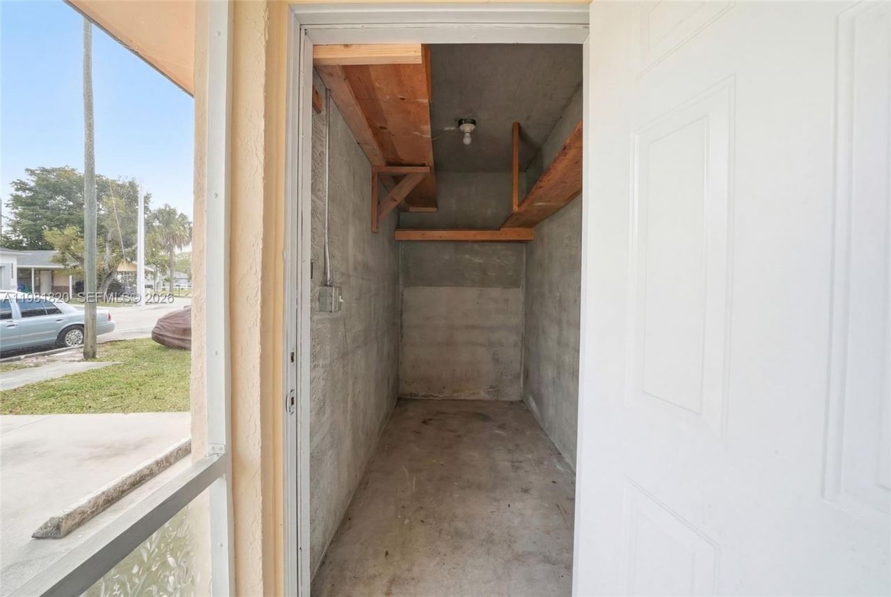 2875 NW 9th Ct, Fort Lauderdale, FL 33311 Photo