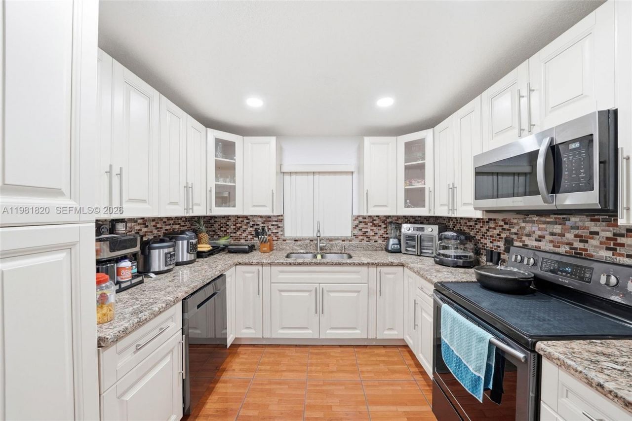 2875 NW 9th Ct, Fort Lauderdale, FL 33311 Photo