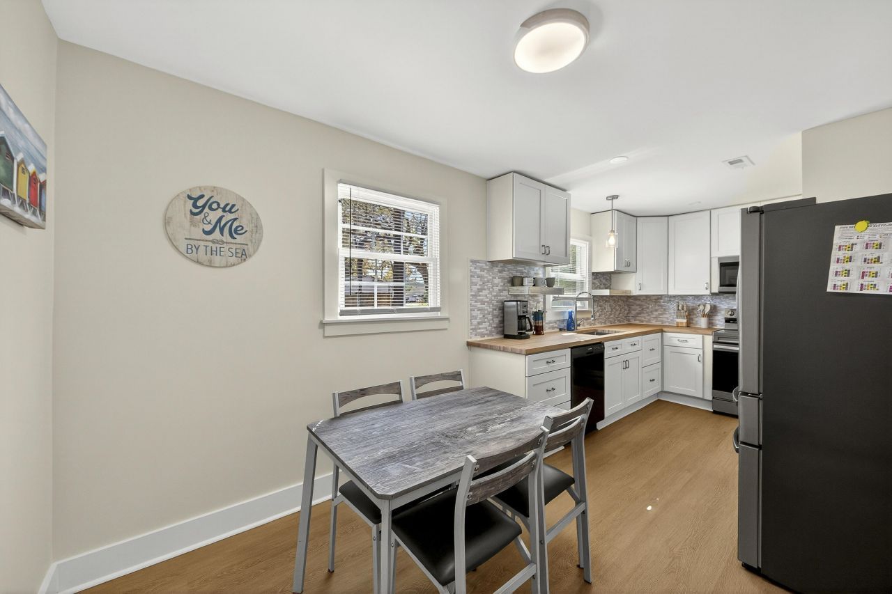 908 King Richard Drive Photo 11