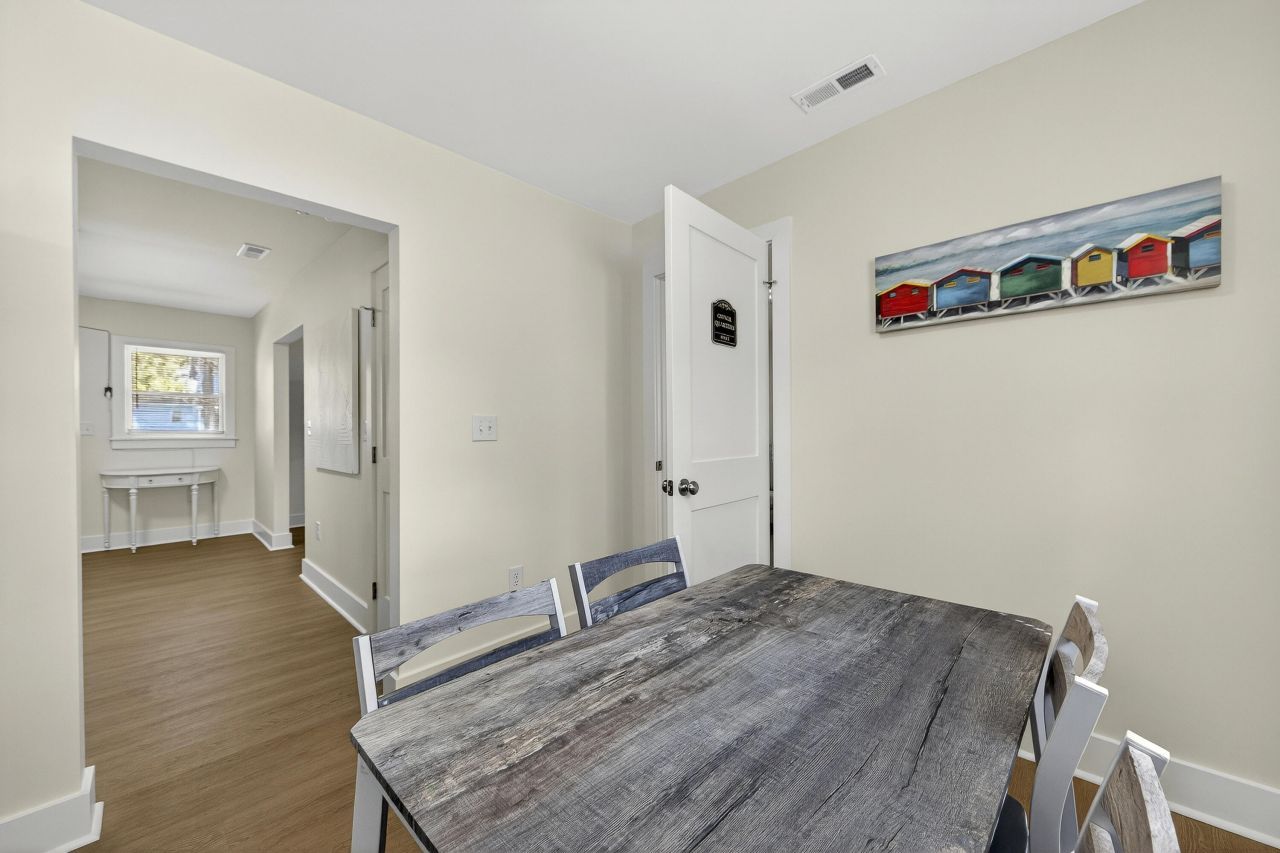 908 King Richard Drive Photo 12