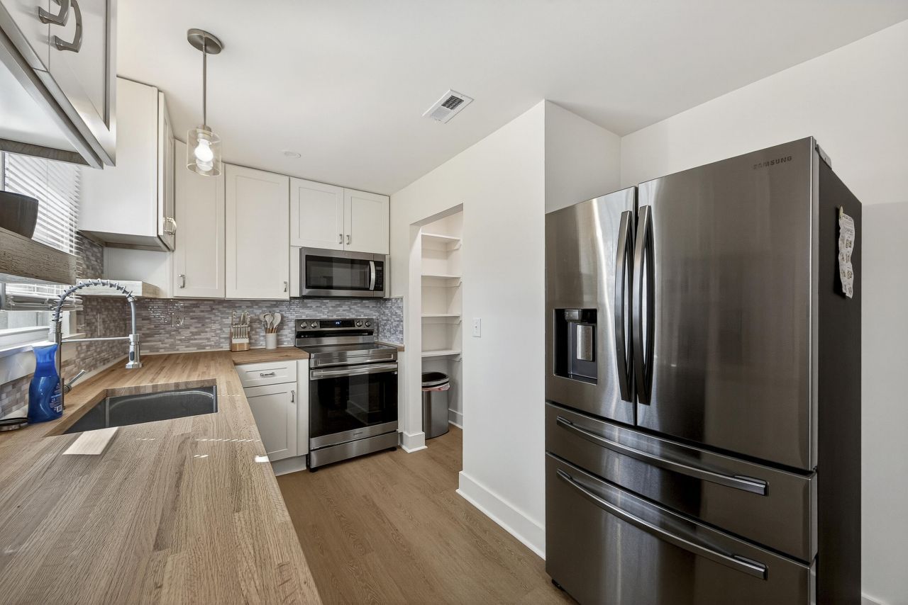 908 King Richard Drive Photo 13