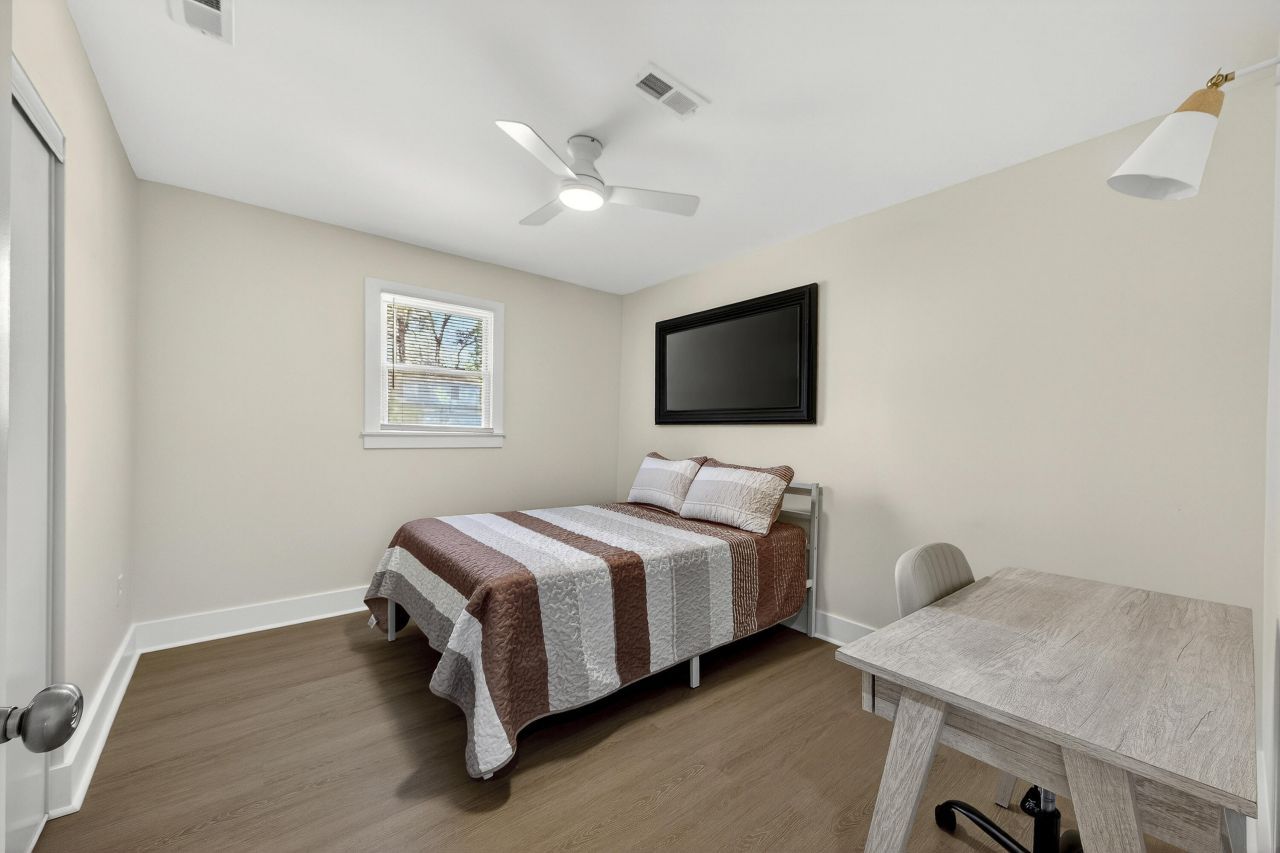 908 King Richard Drive Photo 17