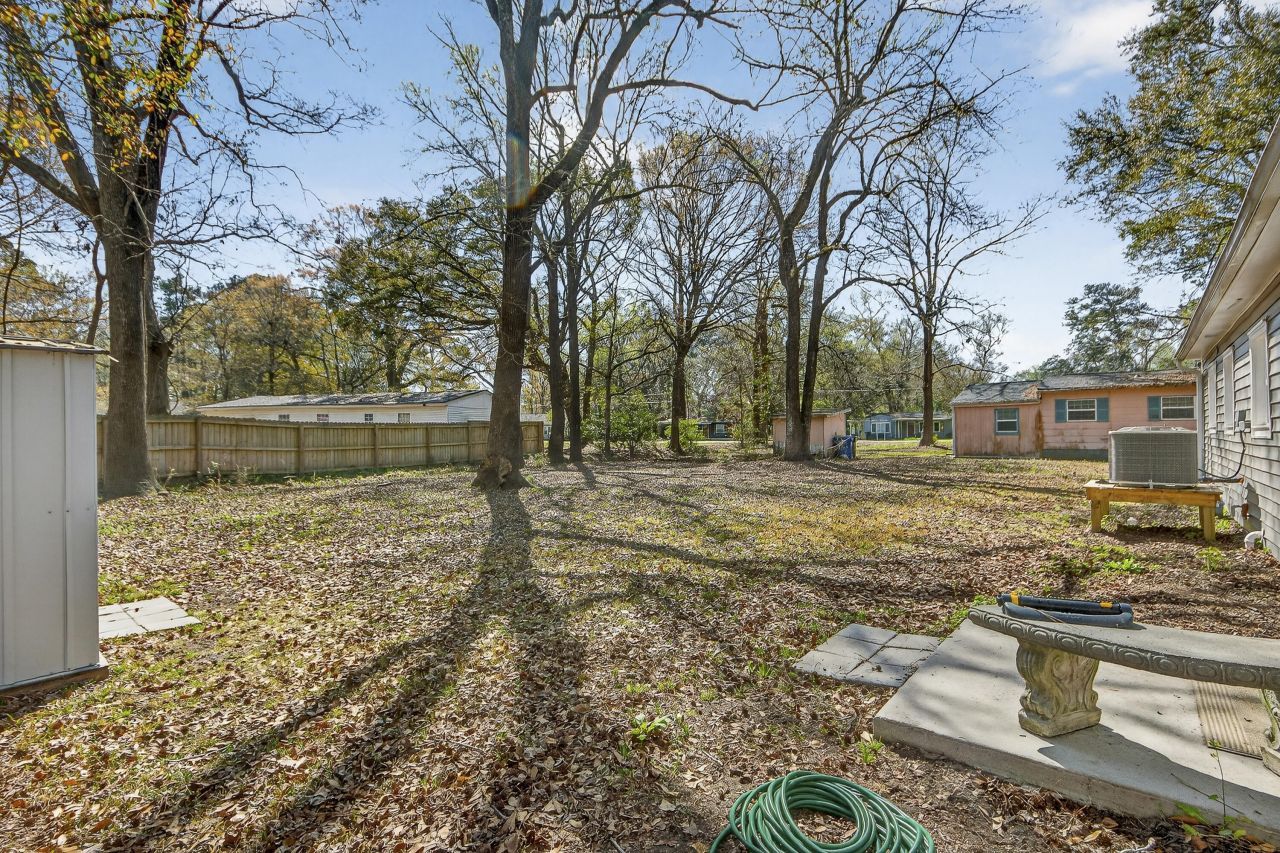 908 King Richard Drive Photo 23