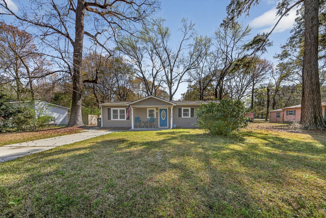 908 King Richard Drive Photo 25