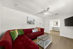 908 King Richard Drive photo 4