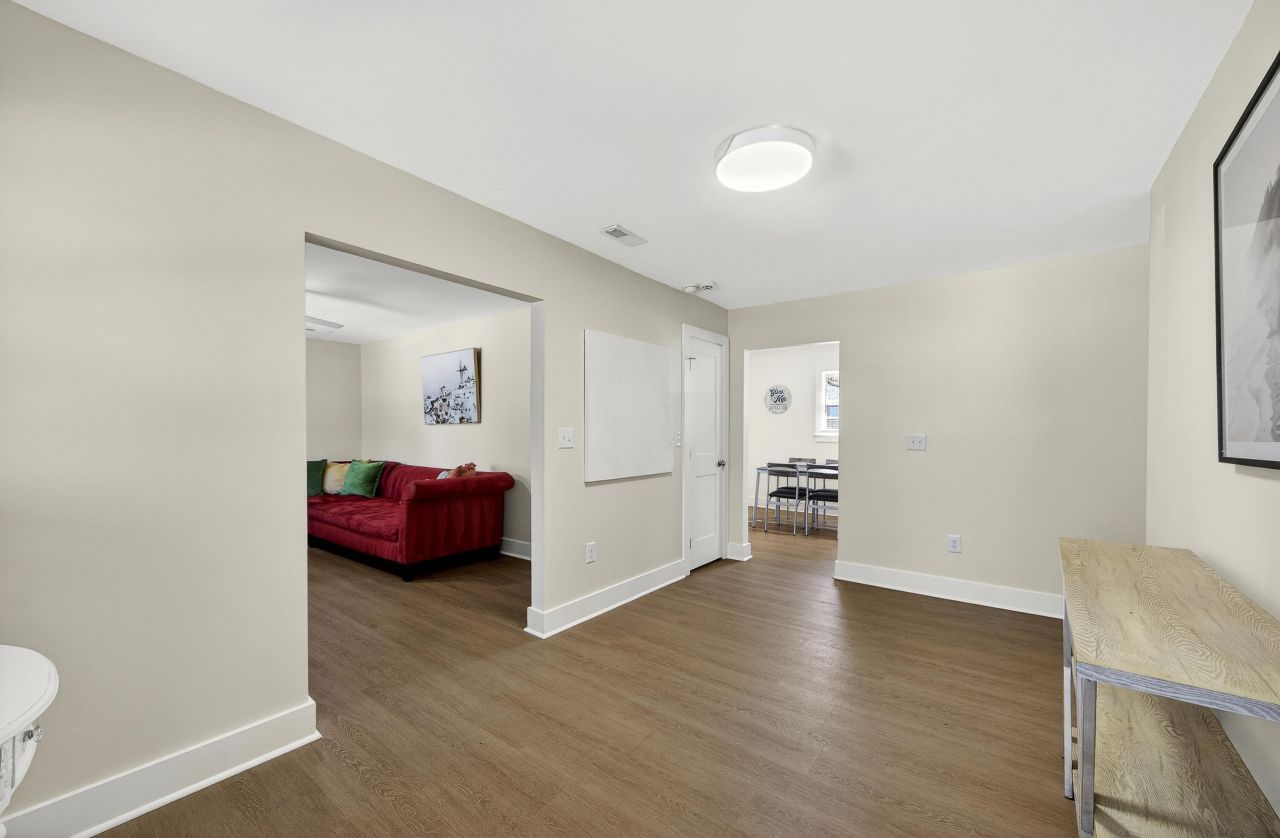 908 King Richard Drive Photo 6