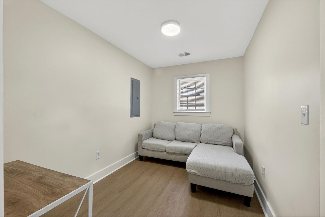 908 King Richard Drive Photo 7