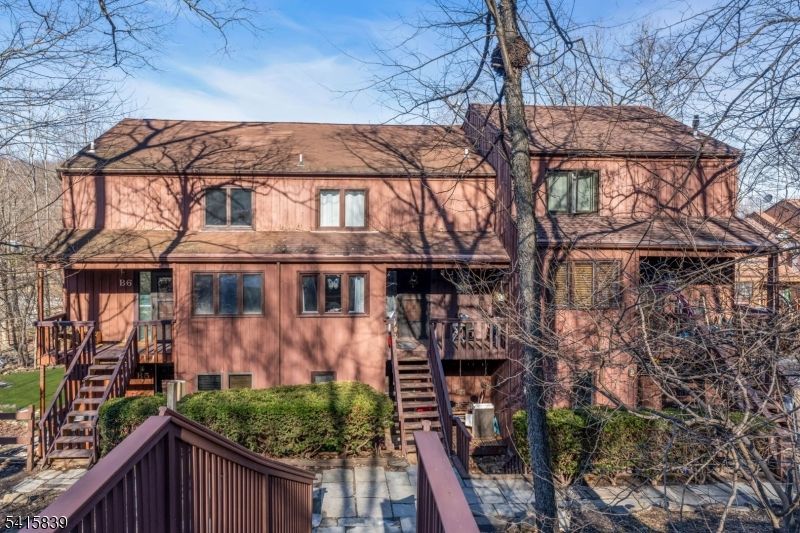 9 Village Way, Vernon, NJ 07462 Main Photo