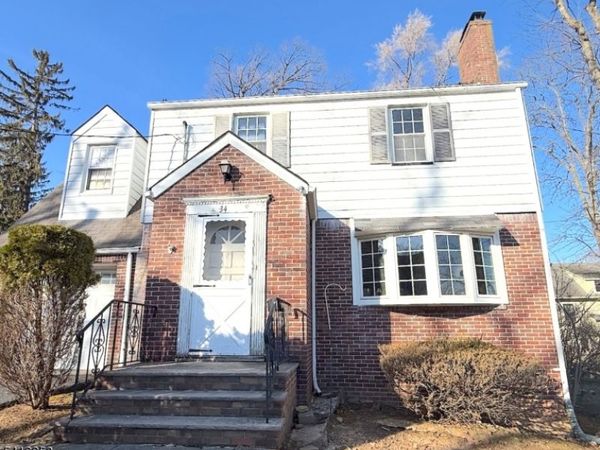 34 Howard St, Verona, NJ 07044