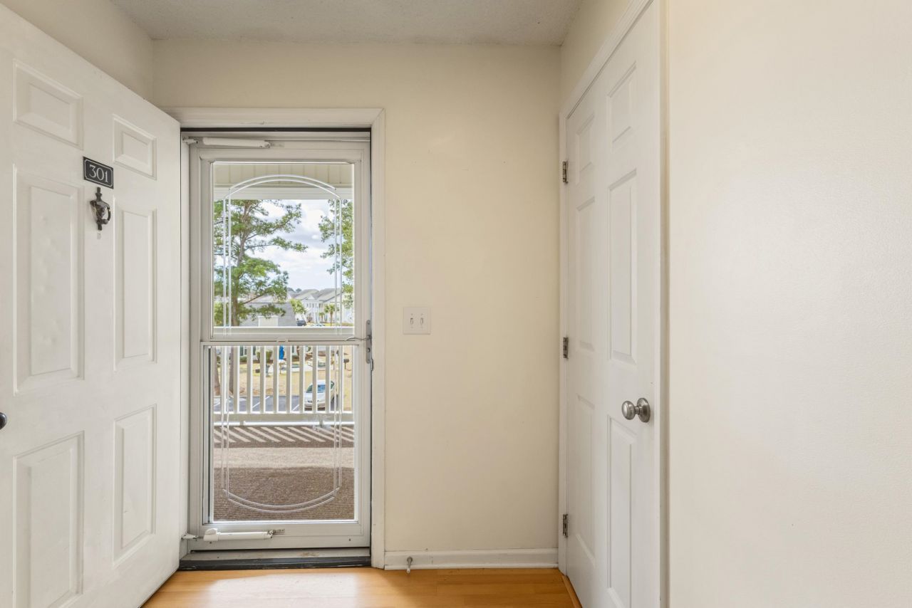 4940 Windsor Green Way Photo 7