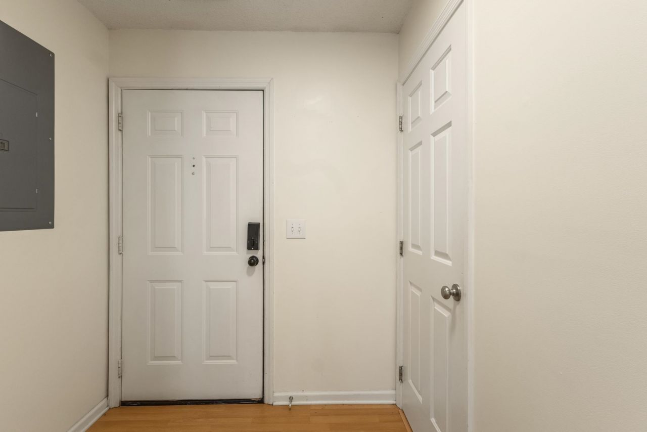 4940 Windsor Green Way Photo 8