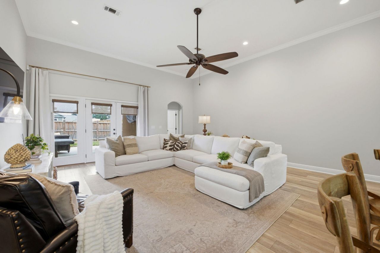 2102 Palmetto Lake Drive, Navarre, FL 32566 Main Photo