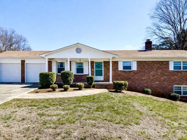 286 Valley Road, Hickory, NC 28601