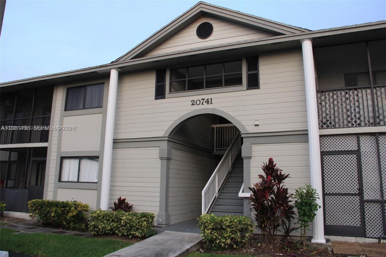 20741 NE 4th Ct, Unit 205, Miami, FL 33179 Photo