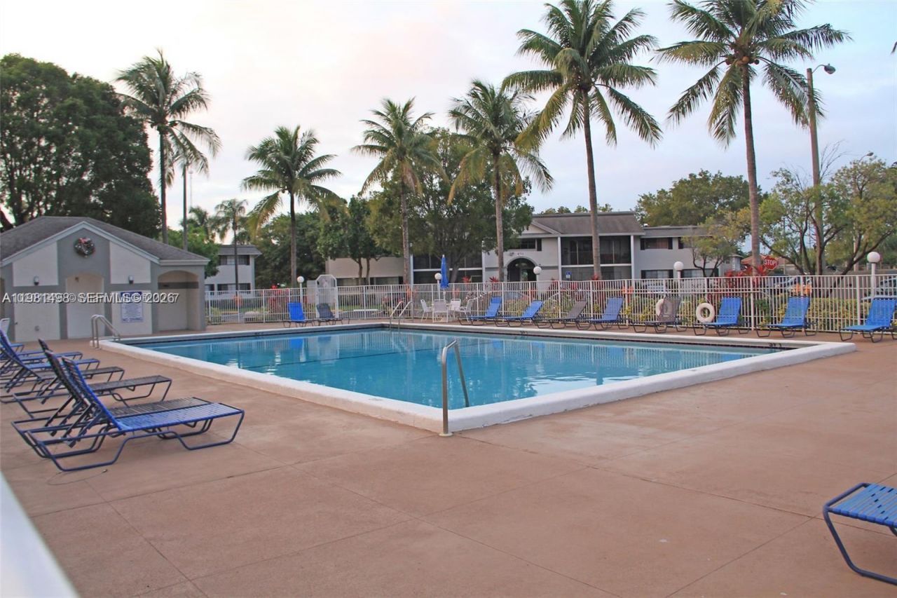 20741 NE 4th Ct, Unit 205, Miami, FL 33179 Photo