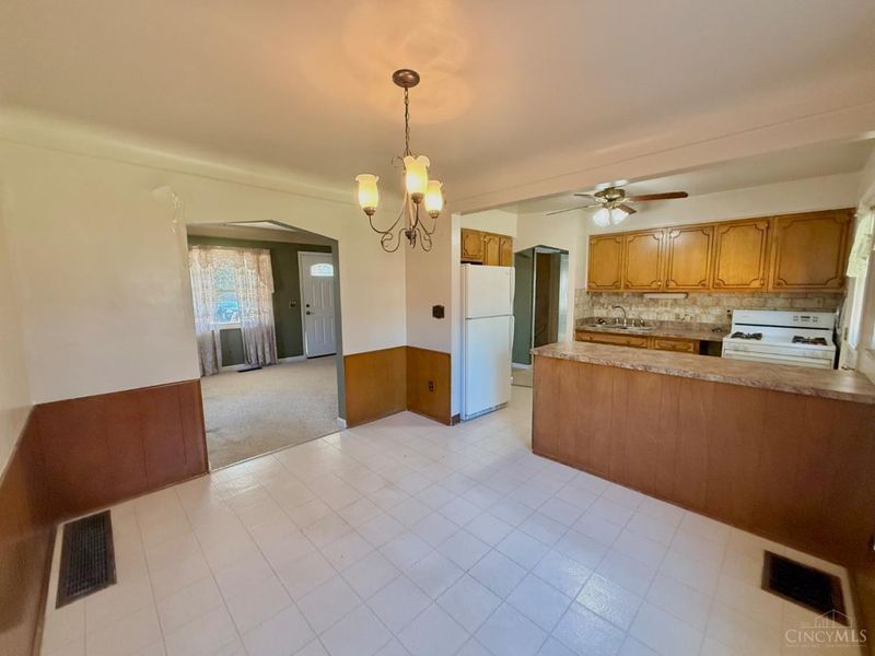 1023 Woodbriar Lane, Cincinnati, OH 45238 Photo 9