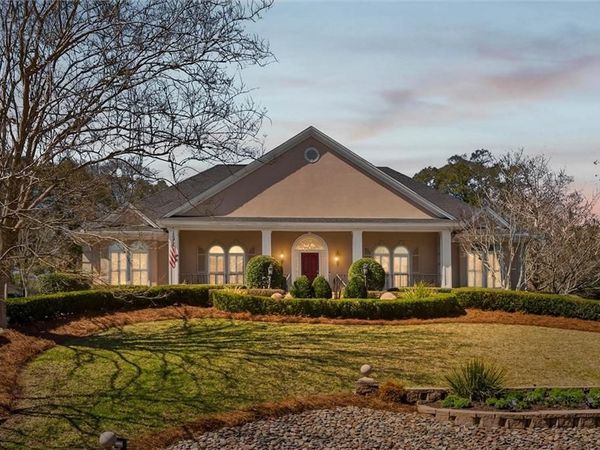 2606 Charleston Oaks Drive E, Mobile, AL 36695