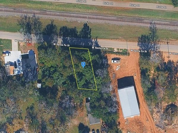 855 W Santa Fe Street, Conroe, TX 77301