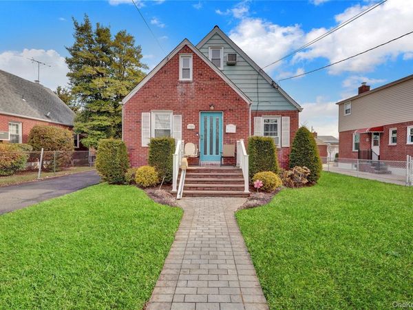 1020 N 5th Street, New Hyde Park, NY 11040