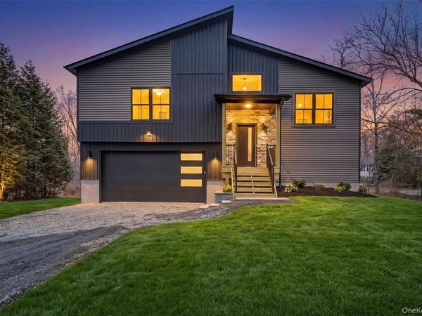 93 York Road S, Bloomingburg, NY 12721