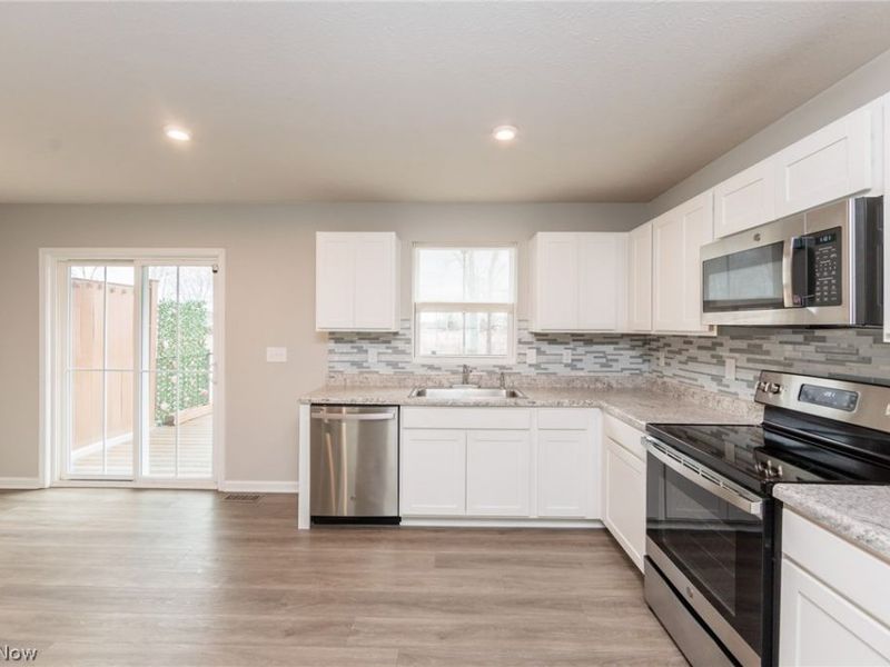 784 Pine Spring Drive, Painesville, OH 44077 Photo 5